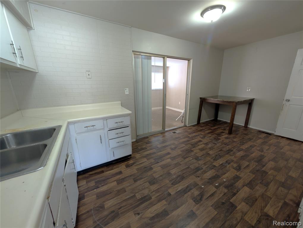15630 Harrison Street Romulus, MI 48174 - Photo 3 of 14