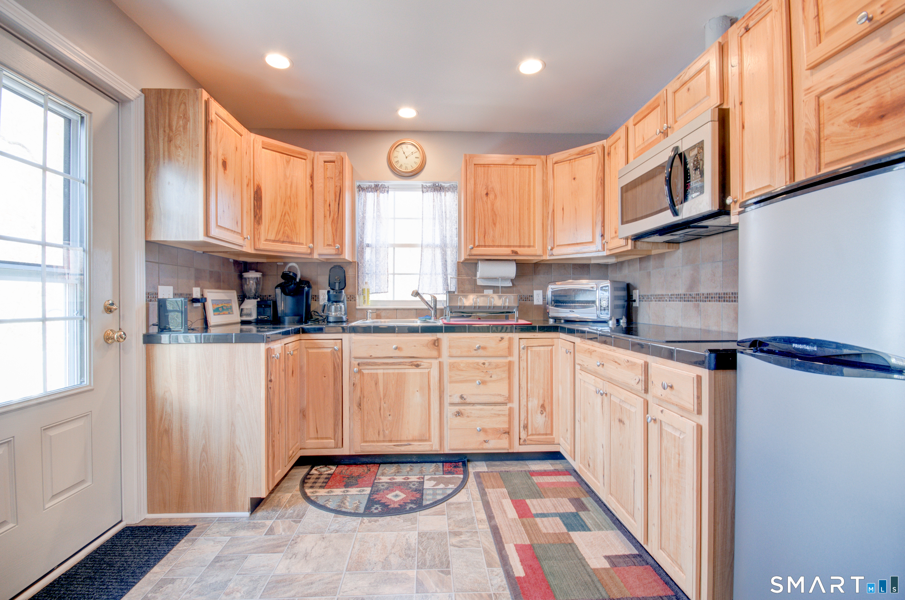 33 Chapman Road, Unit B Stonington, CT 06378 - Photo 3 of 19 Gallery Image 3