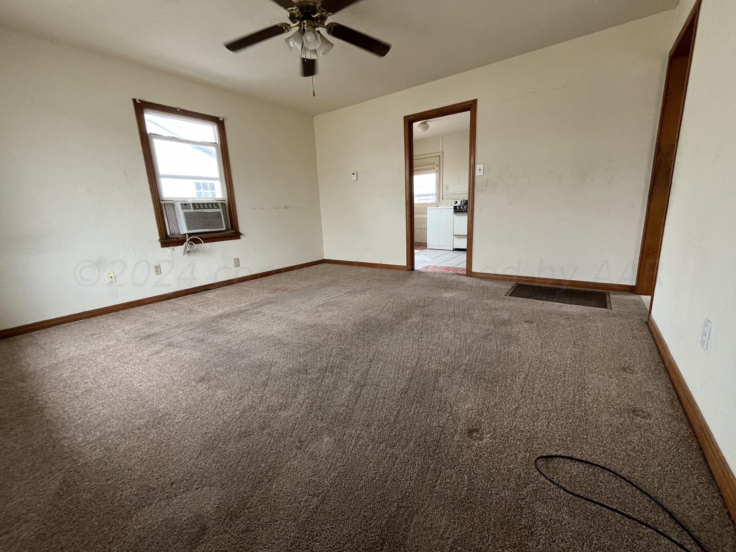 4111 South Washington Street Amarillo, TX 79110 - Photo 3 of 13 Living Room