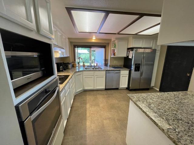 2382 Roberts Road Medford, OR 97504 - Photo 3 of 12 Kitchen