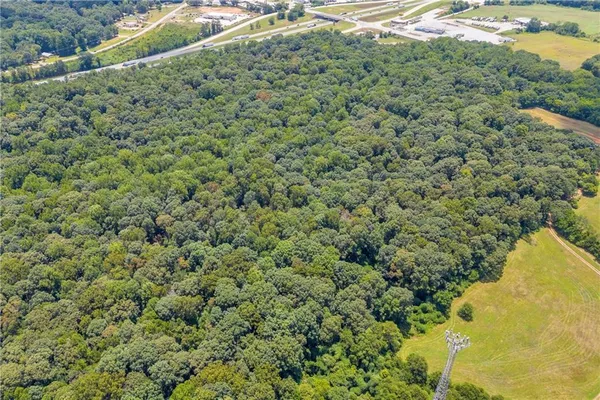 a view of a large yard with lots of green space