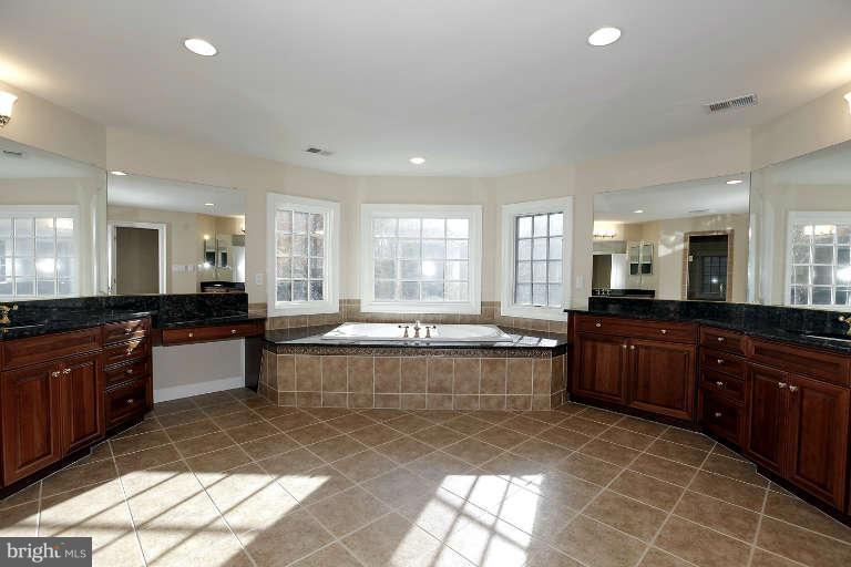 903 Georgetown Ridge Court McLean, VA 22102 - Photo 18 of 29 a large bathroom with a large tub and sink