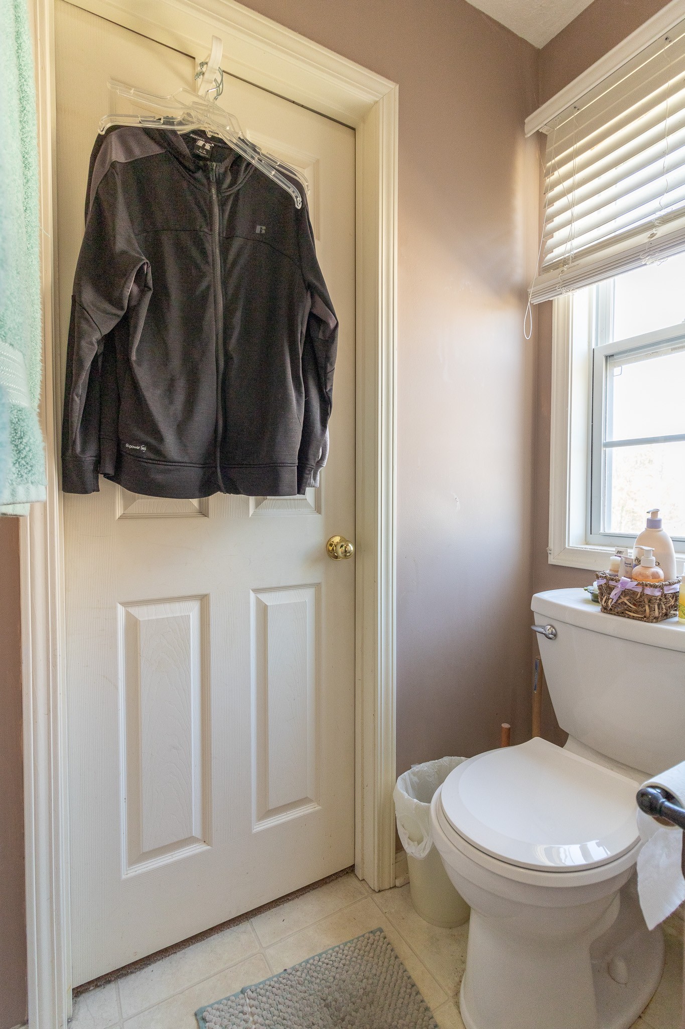 479 Berry Circle Springfield, TN 37172 - Photo 15 of 27 a bathroom with a toilet and a window