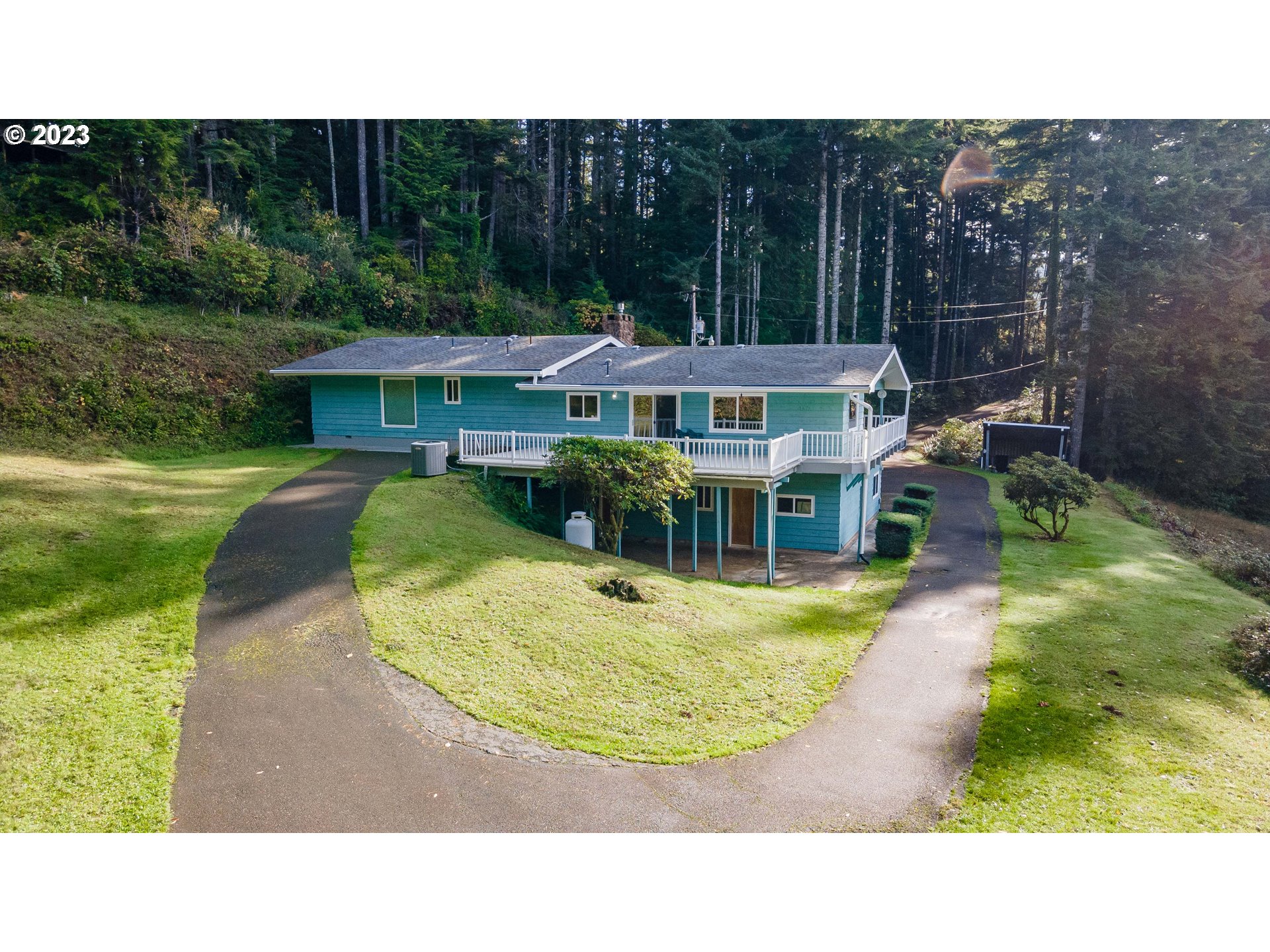 68950 St Dennis Road North Bend, OR 97459 - Photo 5 of 41 Gallery Image 5