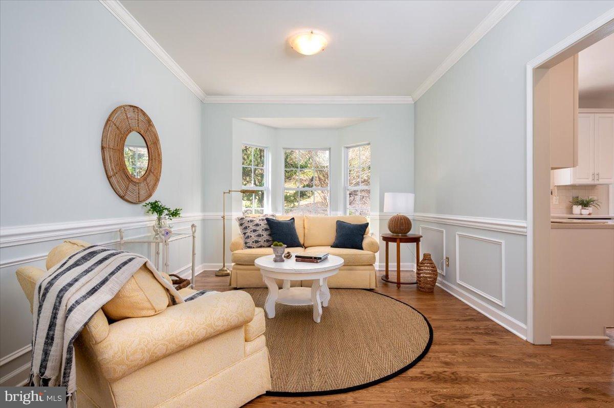 3227 Homewood Road Davidsonville, MD 21035 - Photo 12 of 60 Stunning Chair Railings