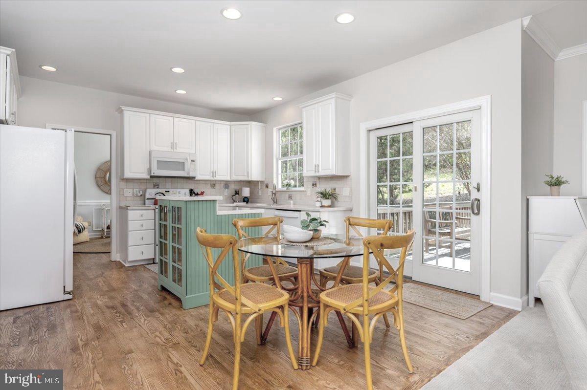 3227 Homewood Road Davidsonville, MD 21035 - Photo 13 of 60 Coastal inspired kitchen