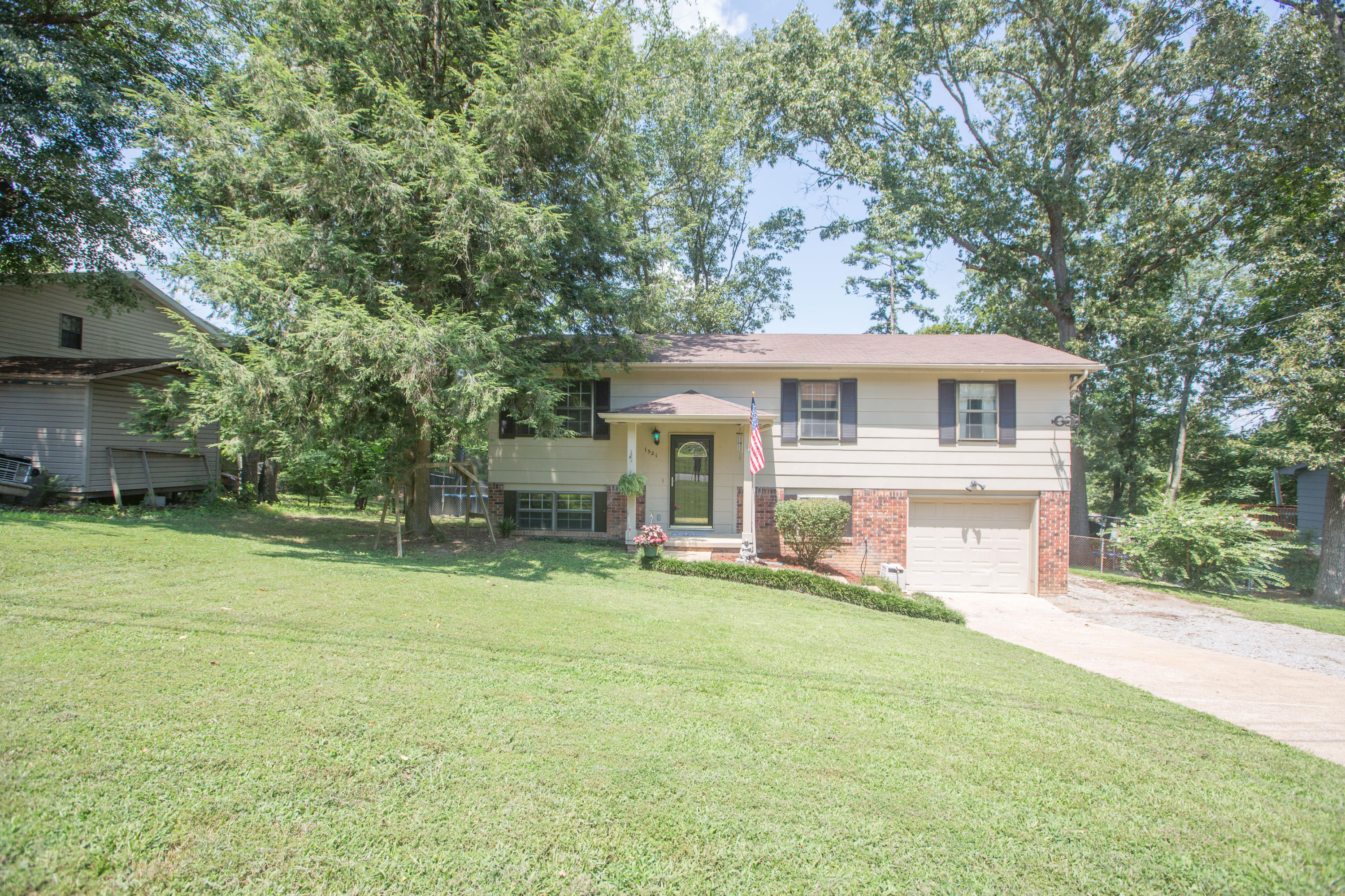 1521 North Chester Road Hixson, TN 37343 - Photo 1 of 26 Welcome to 1521 N Chester!