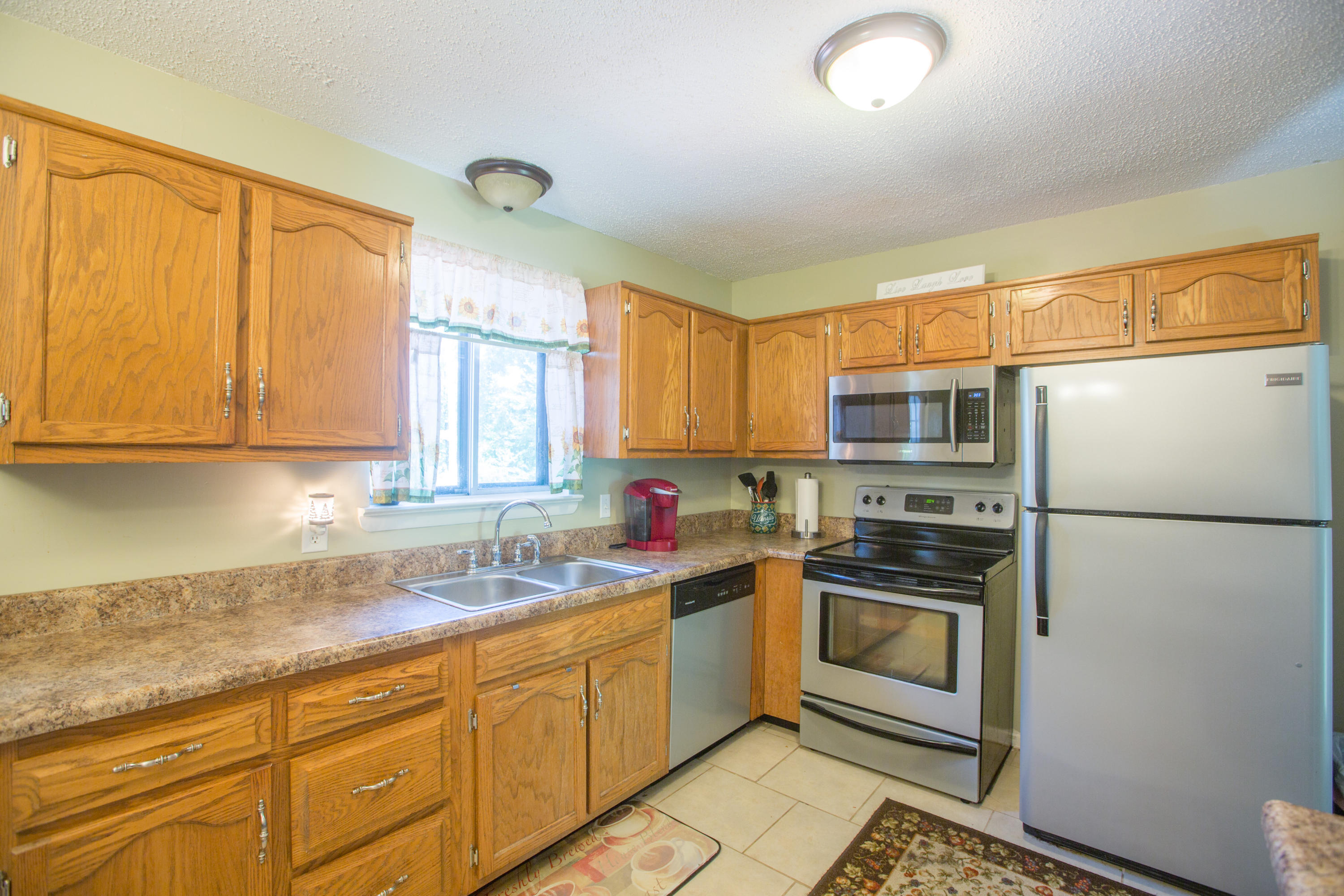 1521 North Chester Road Hixson, TN 37343 - Photo 6 of 26 Kitchen