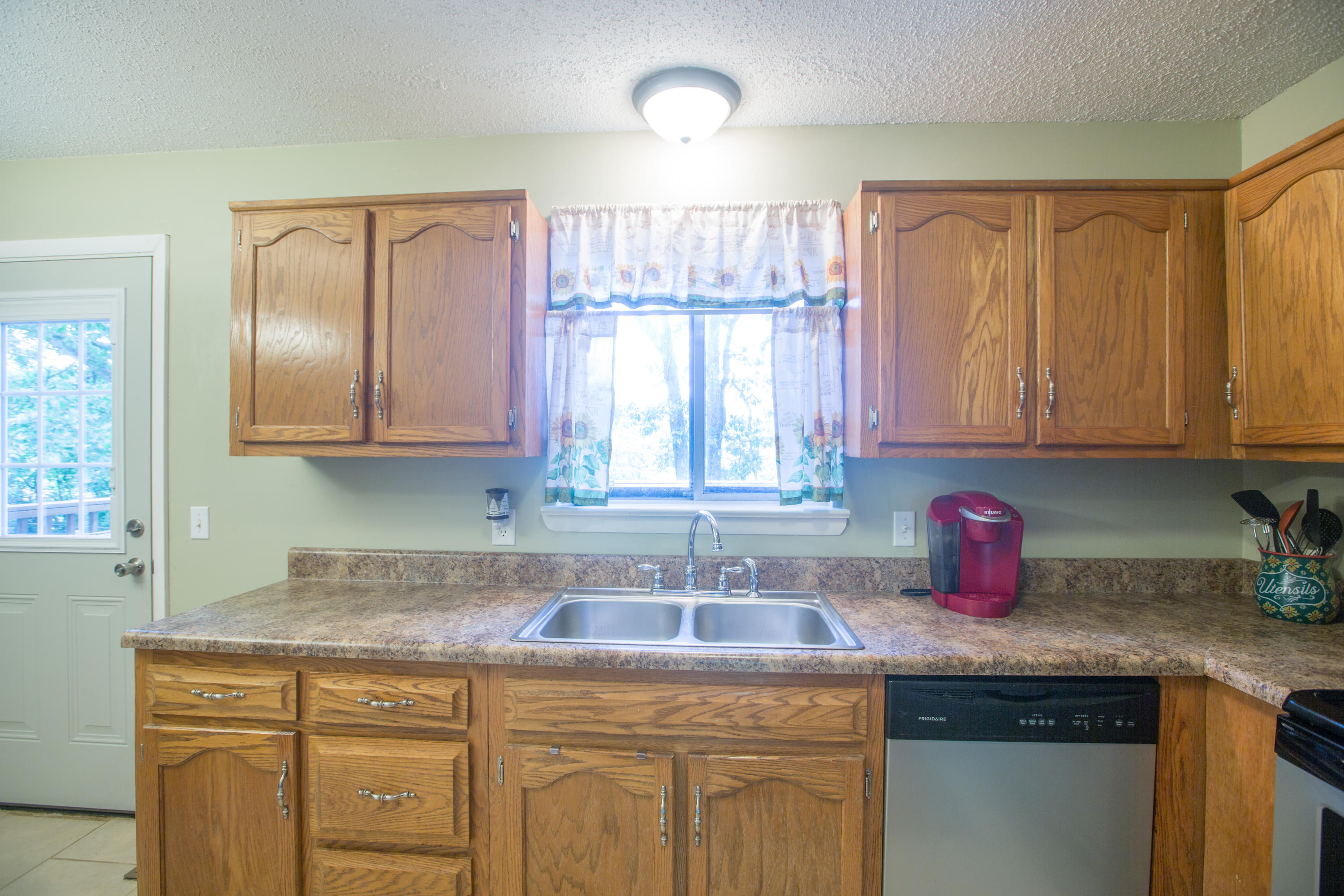 1521 North Chester Road Hixson, TN 37343 - Photo 7 of 26 Kitchen View2