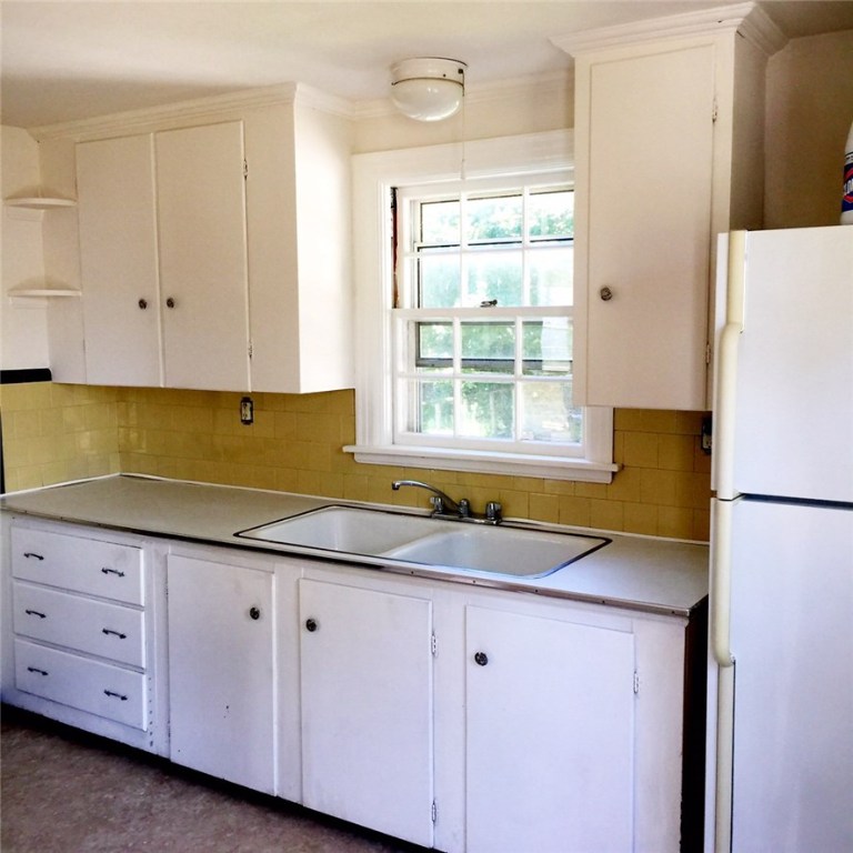 75 Edgemere Road Pawtucket, RI 02861 - Photo 15 of 21 Gallery Image 15