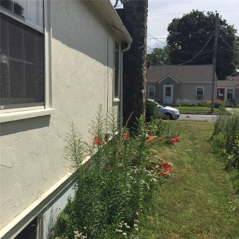 75 Edgemere Road Pawtucket, RI 02861 - Photo 7 of 21 Gallery Image 7