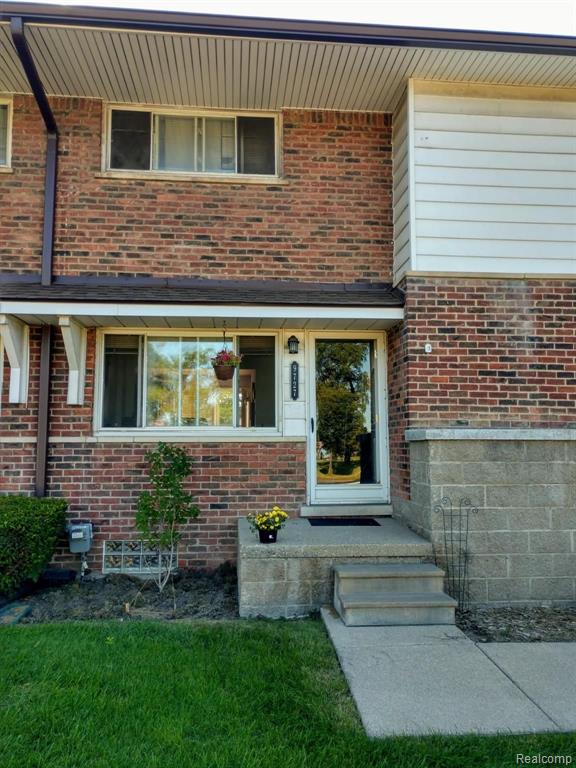 9727 Middlebelt Road Livonia, MI 48150 - Photo 2 of 21