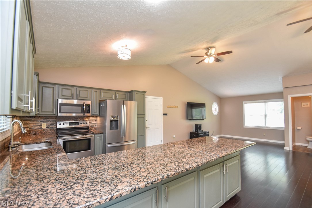 4264 Palmyra Road Southwest Warren, OH 44481 - Photo 10 of 35