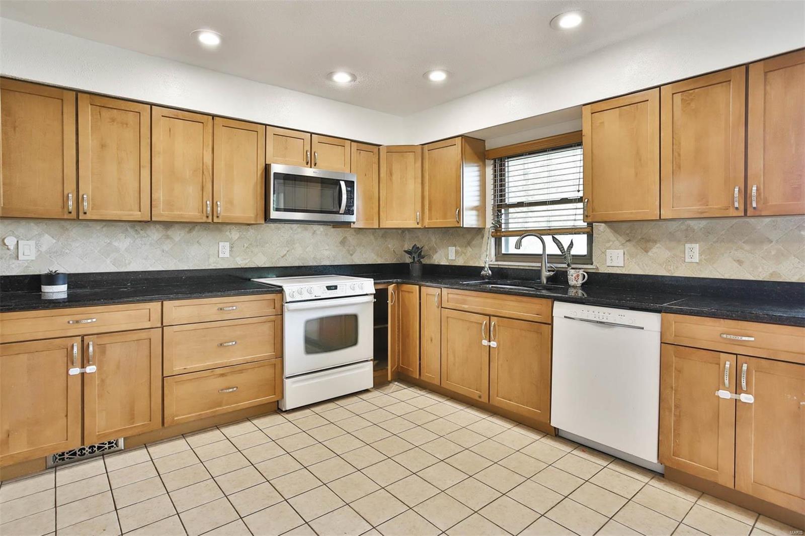12626 Fee Fee Road St. Louis, MO 63146 - Photo 12 of 40 Gallery Image 12