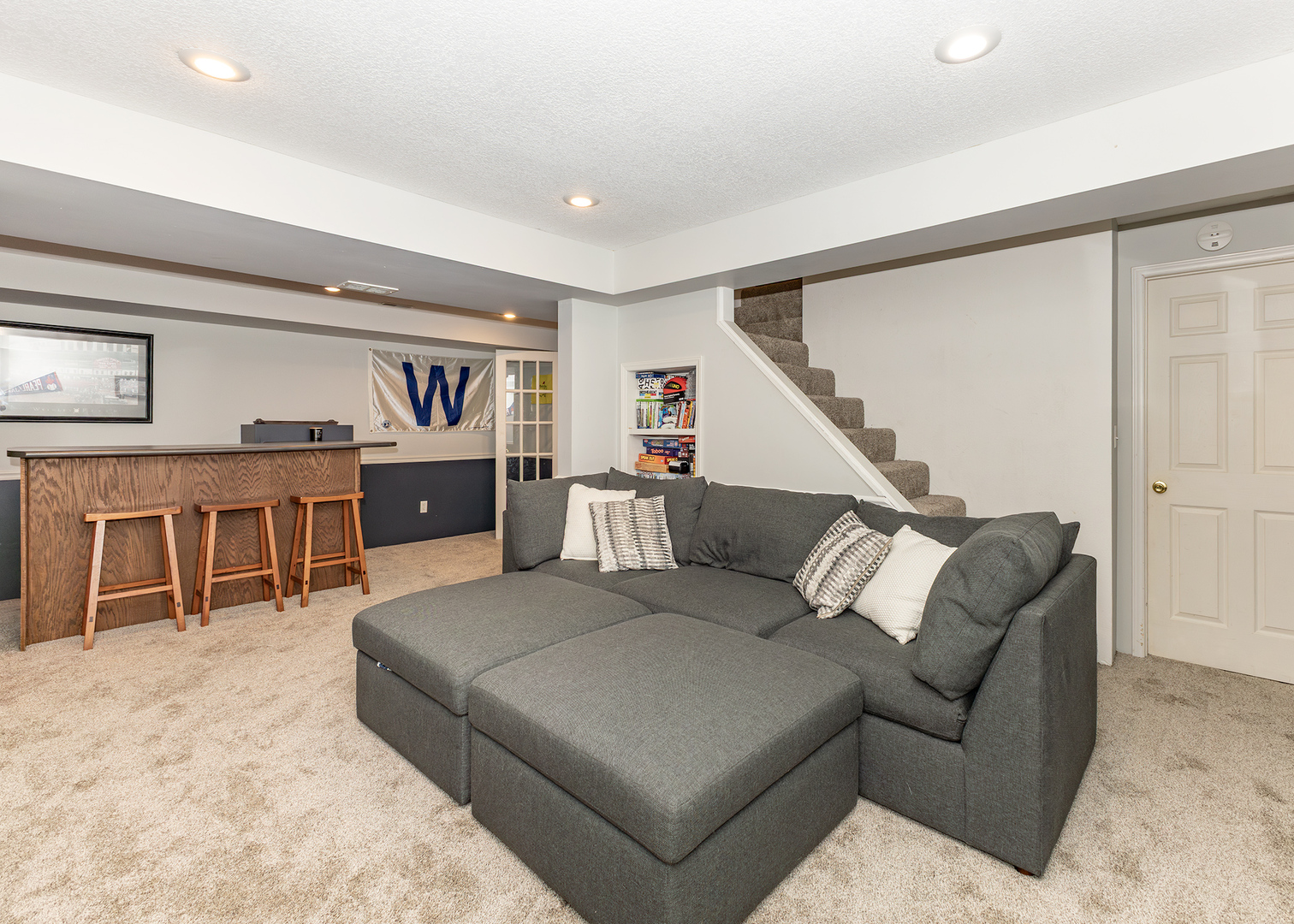 57 Deer Path Court Geneseo, IL 61254 - Photo 25 of 32 a living room with furniture and a dining table