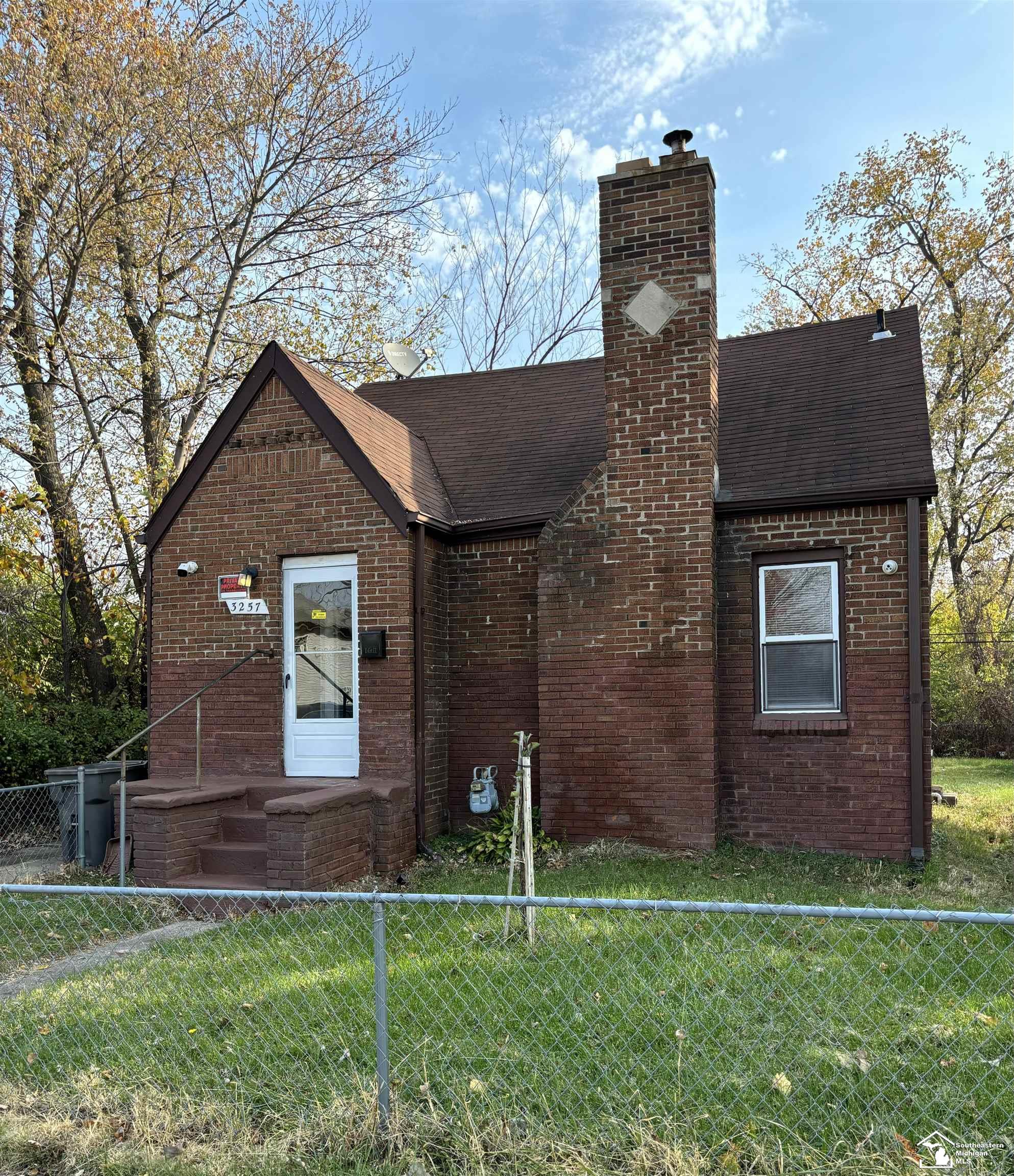 3257 Harrison Street Inkster, MI 48141 - Photo 2 of 42 50159700-69f860e3-3451-4e6f-b560-1cd833b3a943.JPG