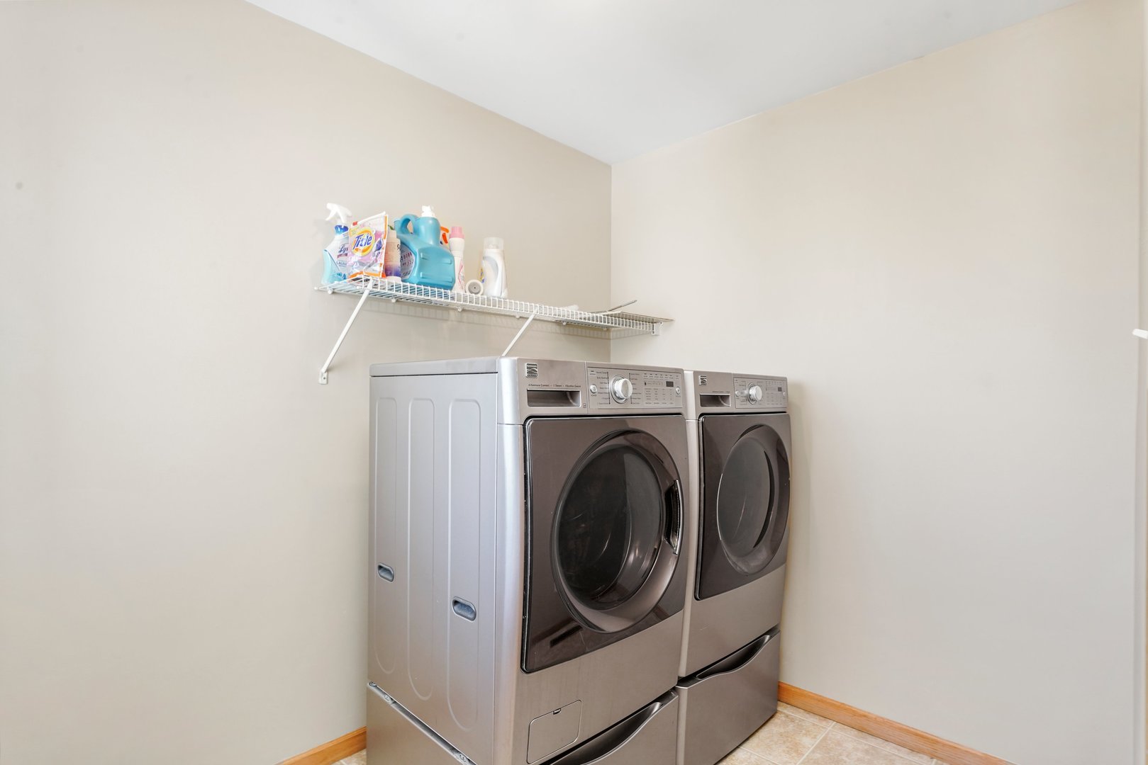 1514 Spring Oaks Drive Joliet, IL 60431 - Photo 12 of 36 a utility room with dryer and washer