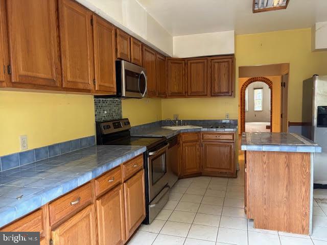 817 4th Street Northeast Washington, DC 20002 - Photo 5 of 24 SPACIOUS KITCHEN