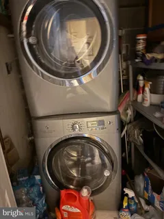 a close up view of washer and dryer
