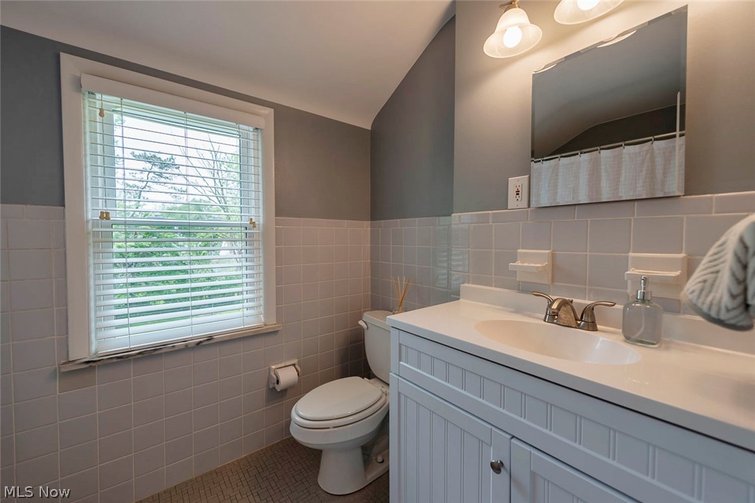 1396 Gordon Road Lyndhurst, OH 44124 - Photo 21 of 33