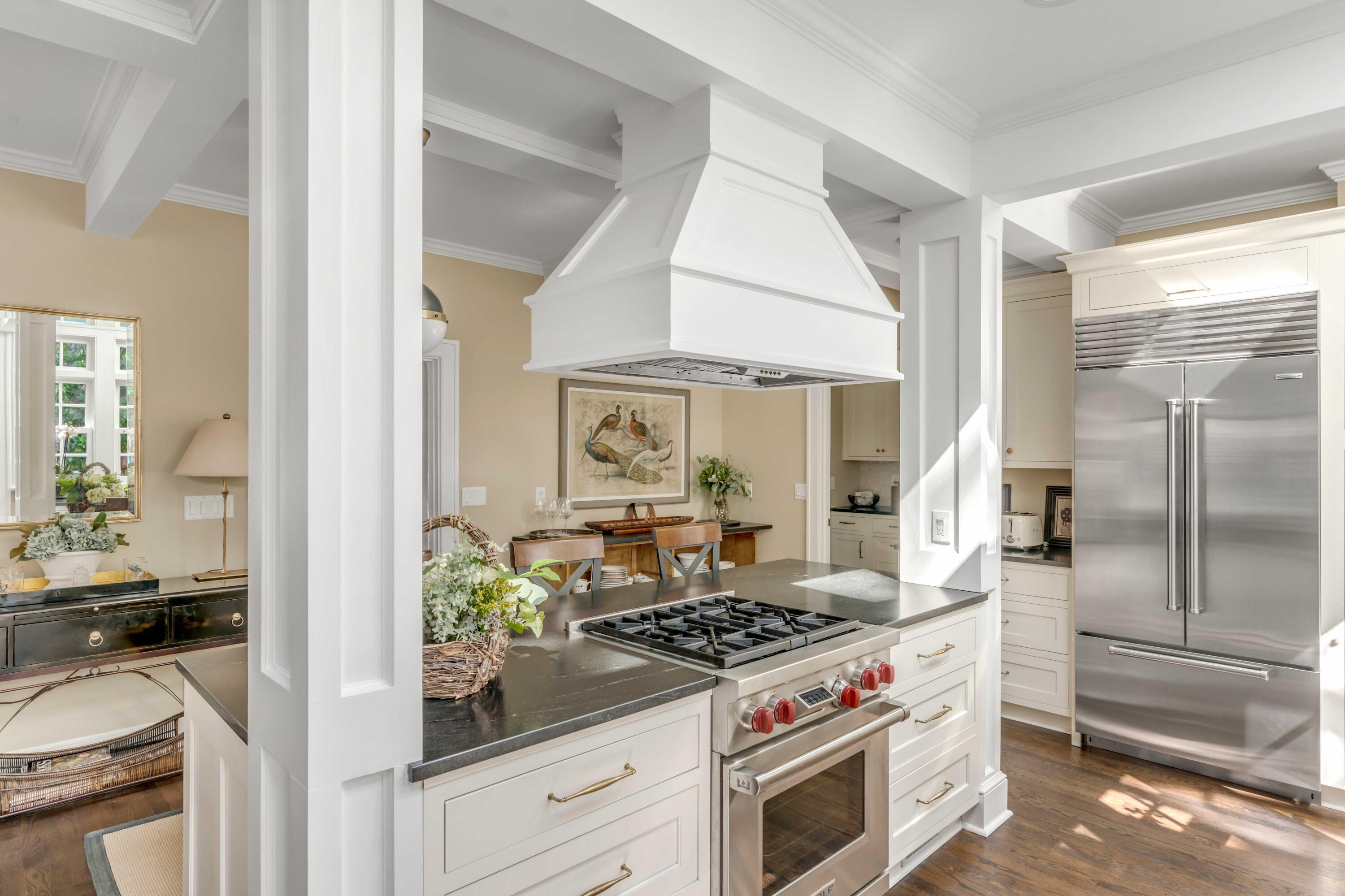40 New Street Charleston, SC 29401 - Photo 17 of 53 Kitchen Island