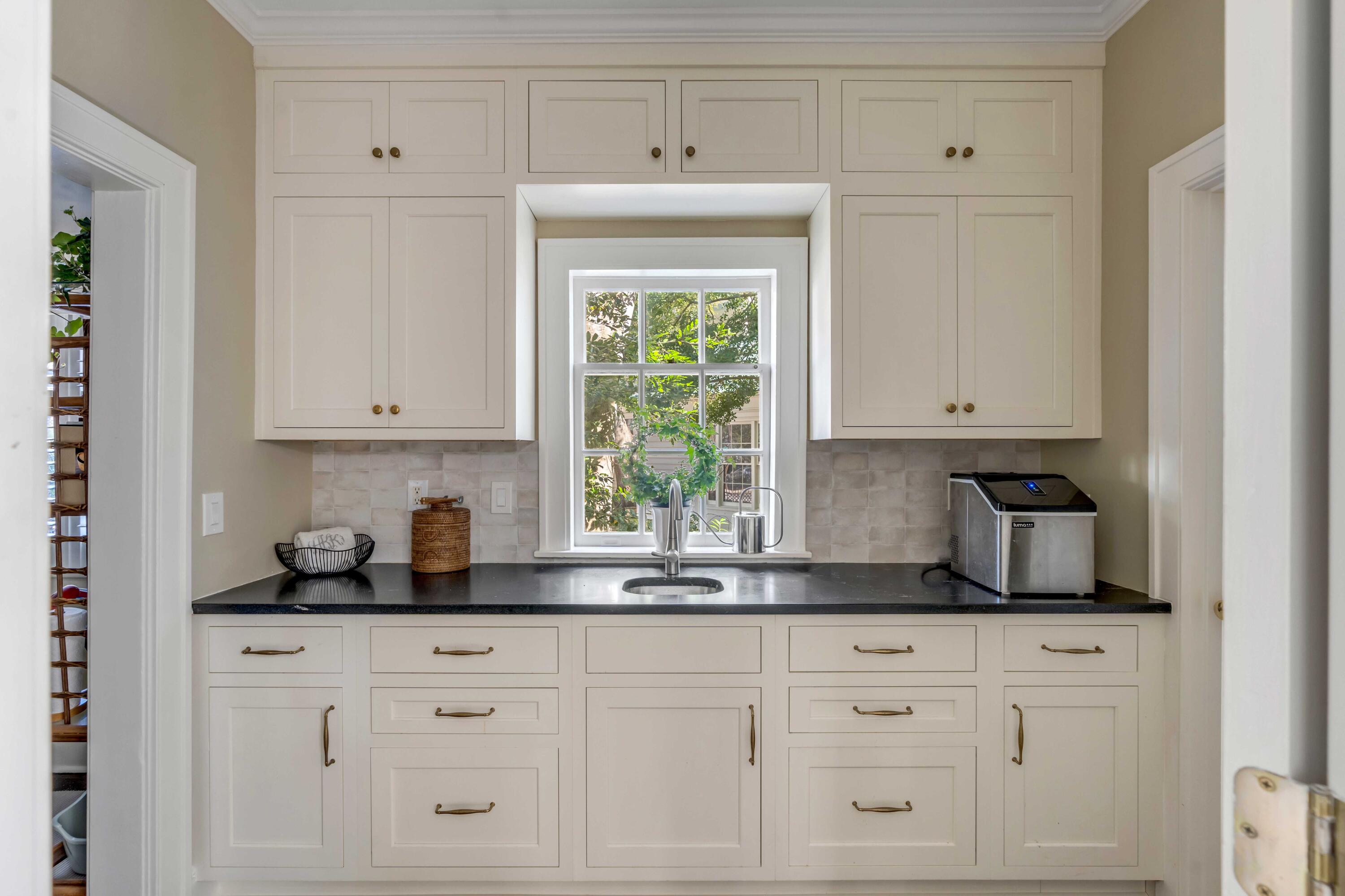 40 New Street Charleston, SC 29401 - Photo 23 of 53 Kitchen Cabinetry