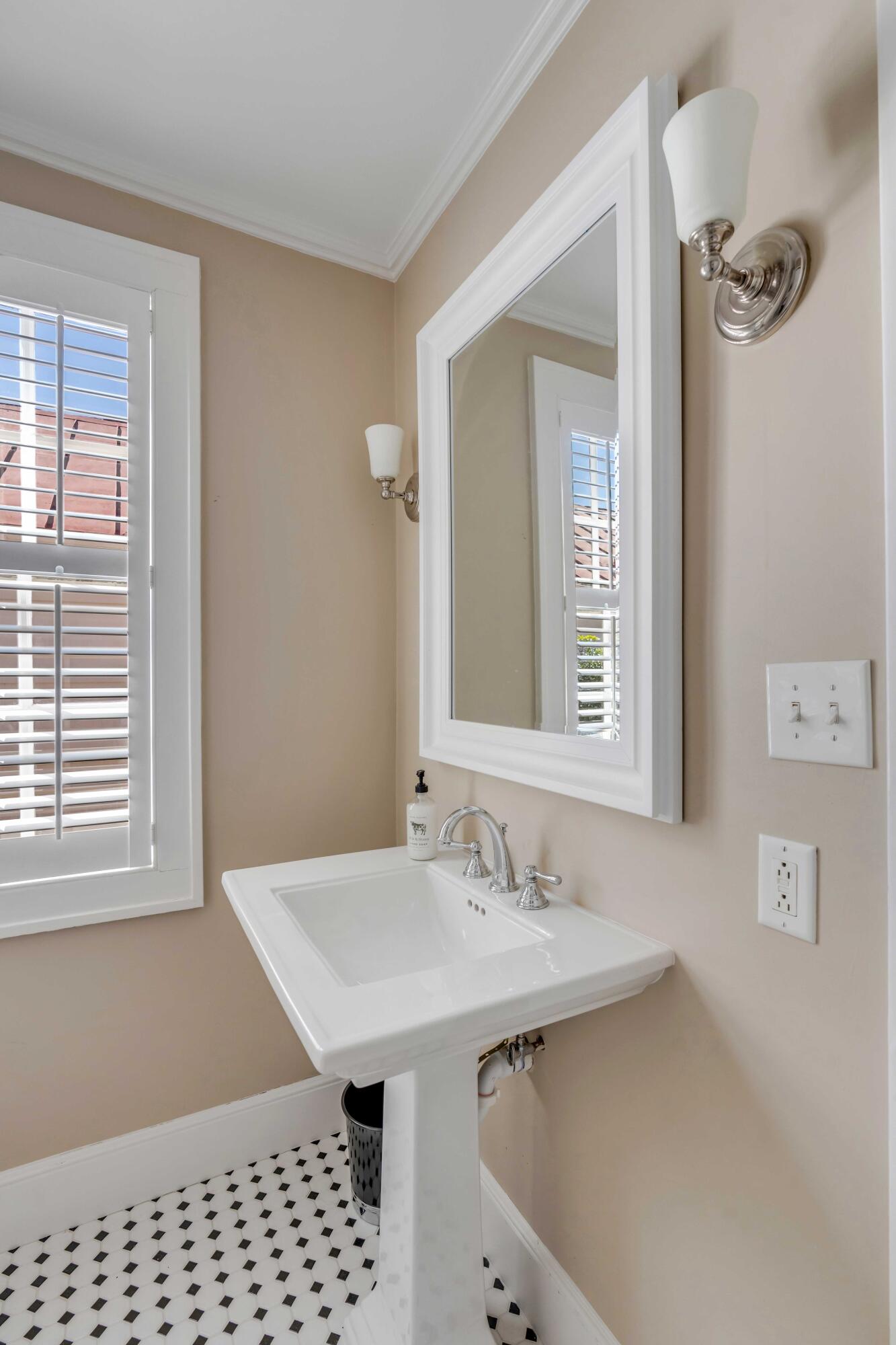 40 New Street Charleston, SC 29401 - Photo 41 of 53 Bathroom