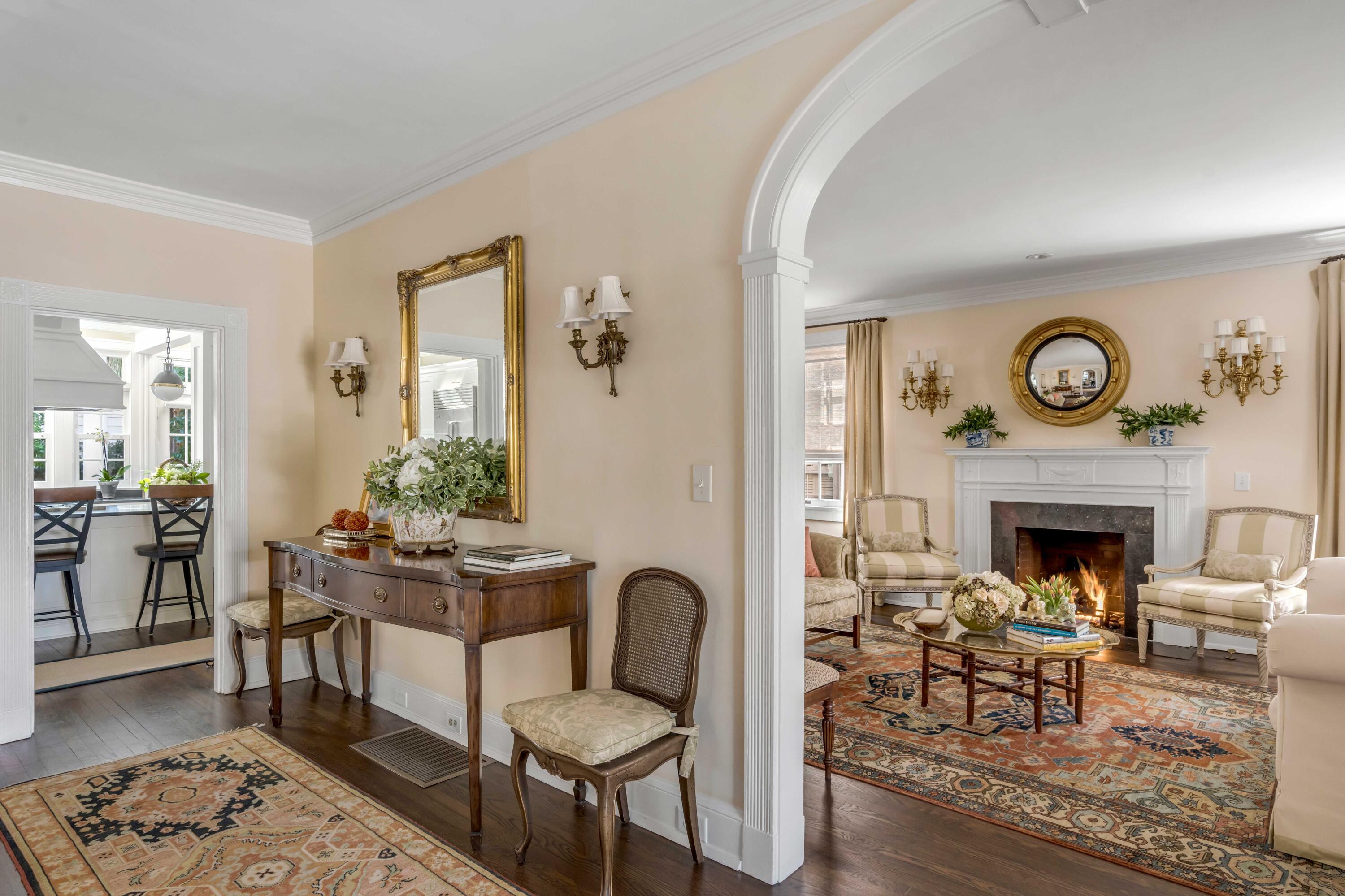 40 New Street Charleston, SC 29401 - Photo 5 of 53 View into Living Room