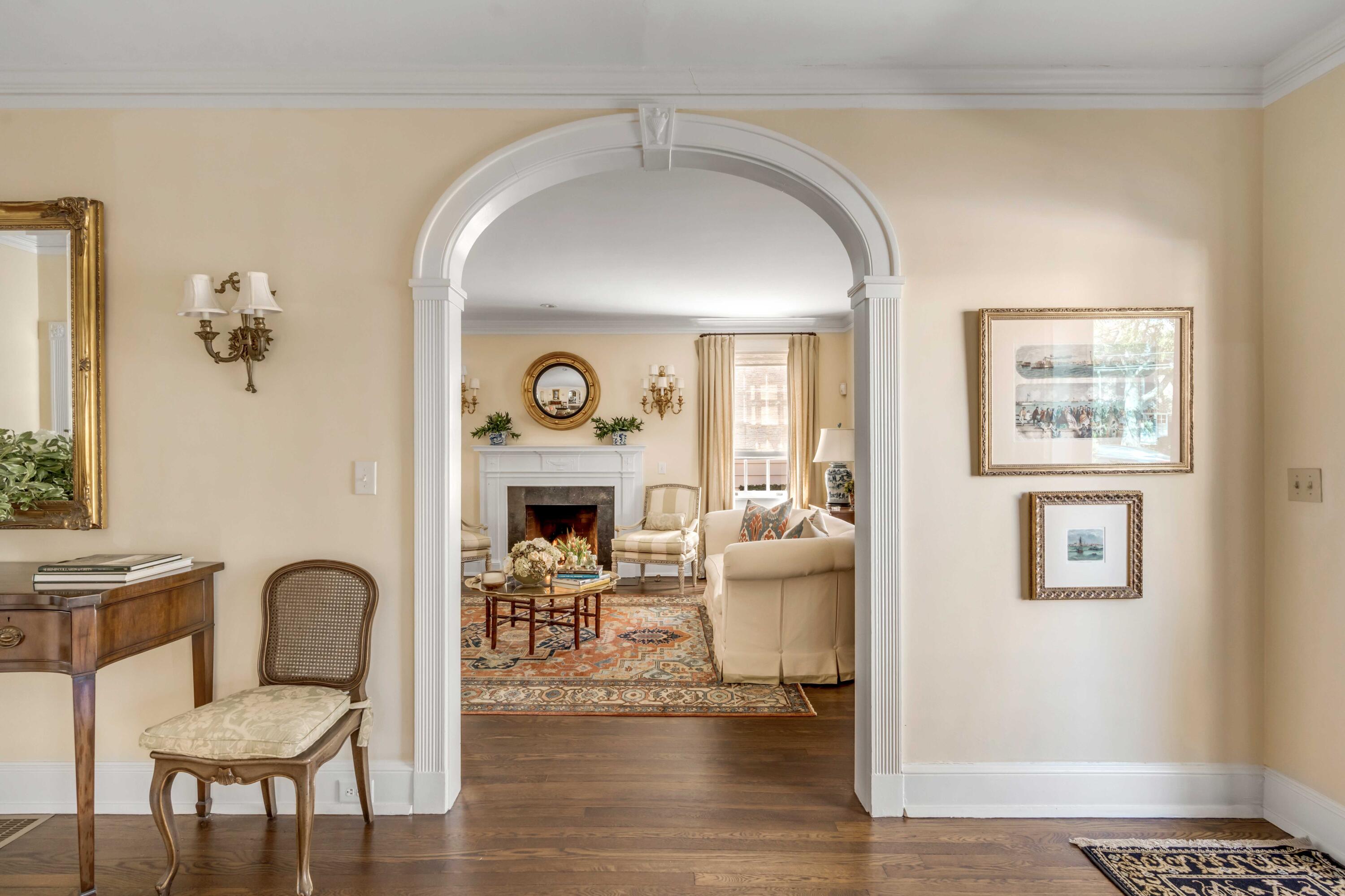 40 New Street Charleston, SC 29401 - Photo 6 of 53 View into Living Room