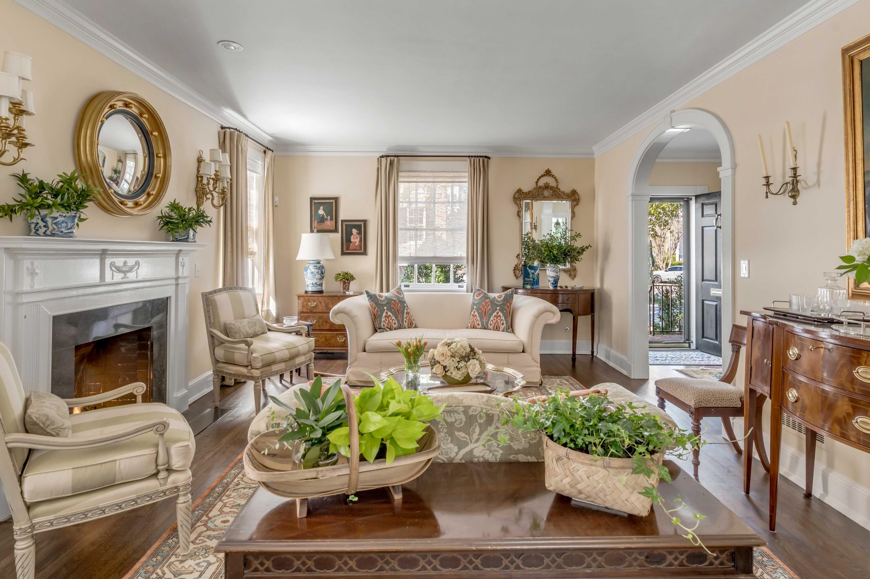 40 New Street Charleston, SC 29401 - Photo 8 of 53 Living Room