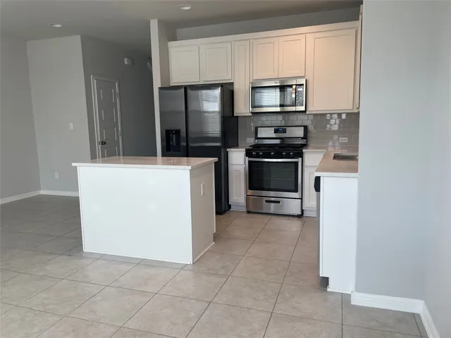 $2,000 | 1712 Artesian Spgs Crossing, Leander, TX 78641