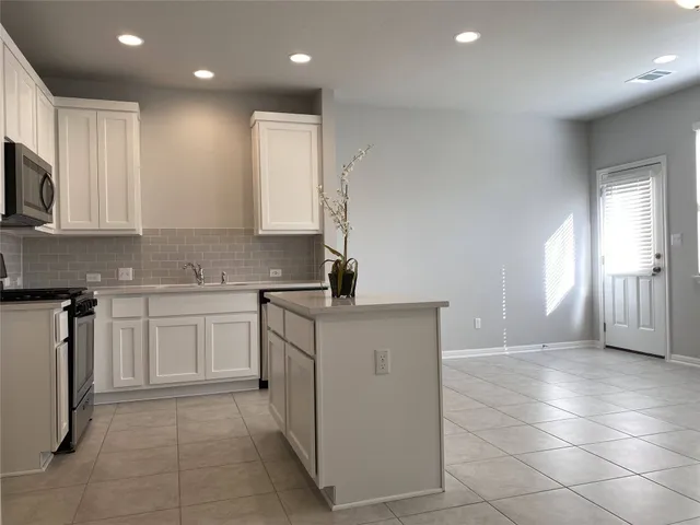 $2,000 | 1712 Artesian Spgs Crossing, Leander, TX 78641