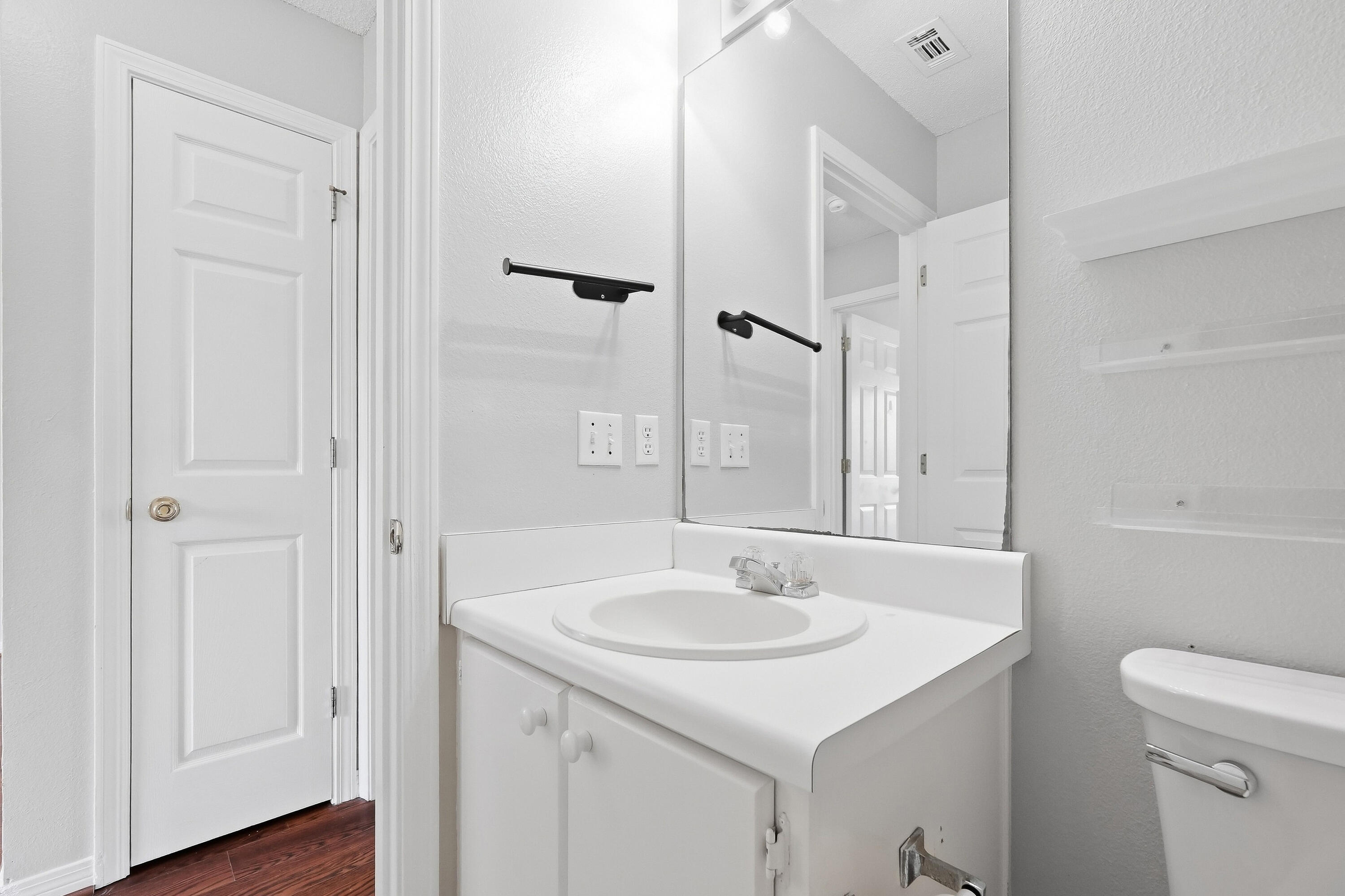83 Stowe Road Mary Esther, FL 32569 - Photo 33 of 37 Full Bathroom