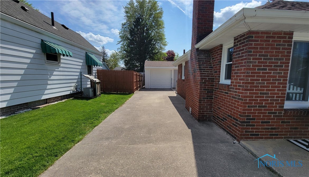 2239 Rood Street Toledo, OH 43613 - Photo 4 of 30 Gallery Image 4