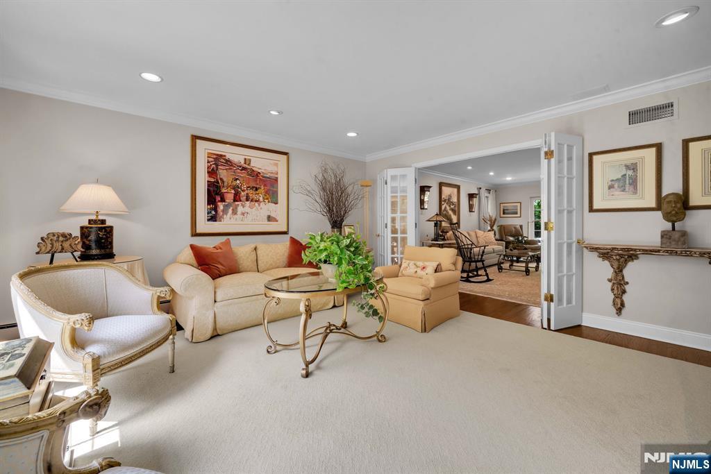19 Forest Street Alpine, NJ 07620 - Photo 8 of 37 Gallery Image 8