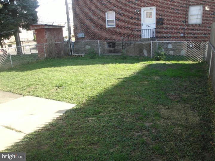 7529 Dungan Road Philadelphia, PA 19111 - Photo 22 of 24 Back Yard