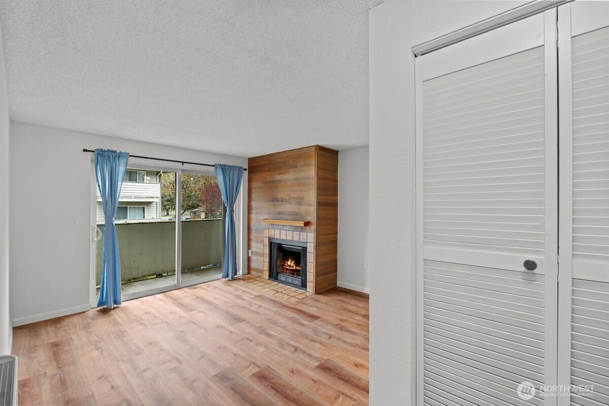 1150 Sunset Boulevard Northeast, Unit 220 Renton, WA 98056 - Photo 3 of 17