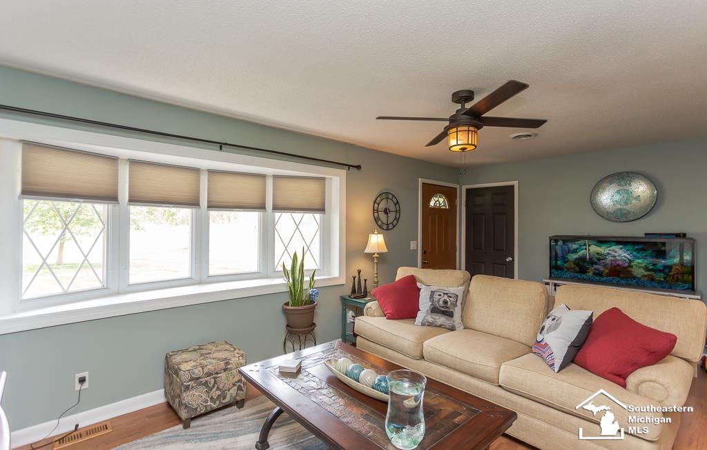 8271 Douglas Road Lambertville, MI 48144 - Photo 6 of 47 50085707-5.JPG