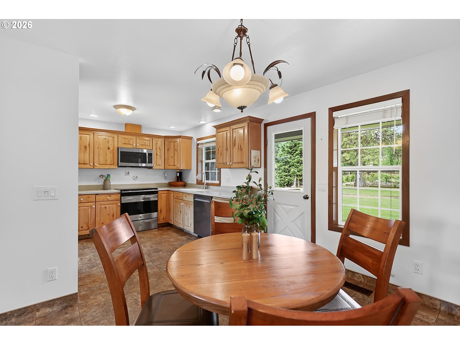 1400 Rockford Road Hood River, OR 97031 - Photo 7 of 47