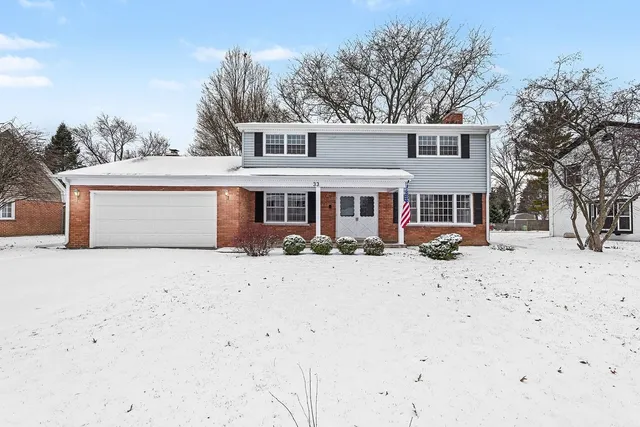$399,900 | 33 South Canterbury Road, Aurora, IL 60506