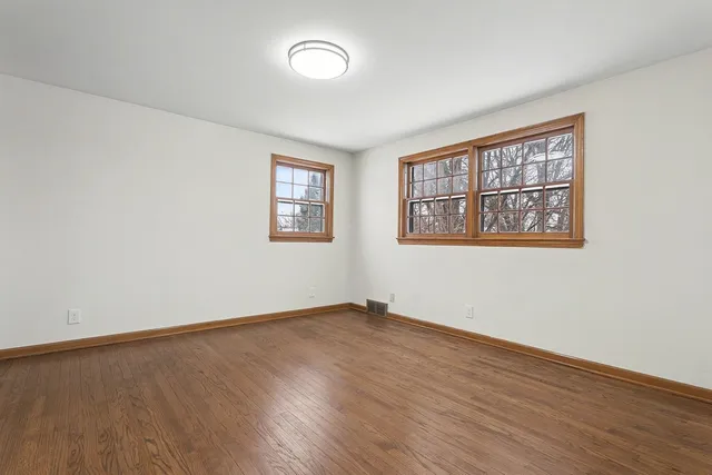 $399,900 | 33 South Canterbury Road, Aurora, IL 60506