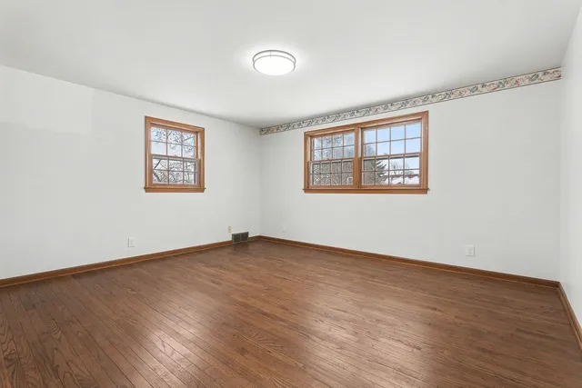 $399,900 | 33 South Canterbury Road, Aurora, IL 60506