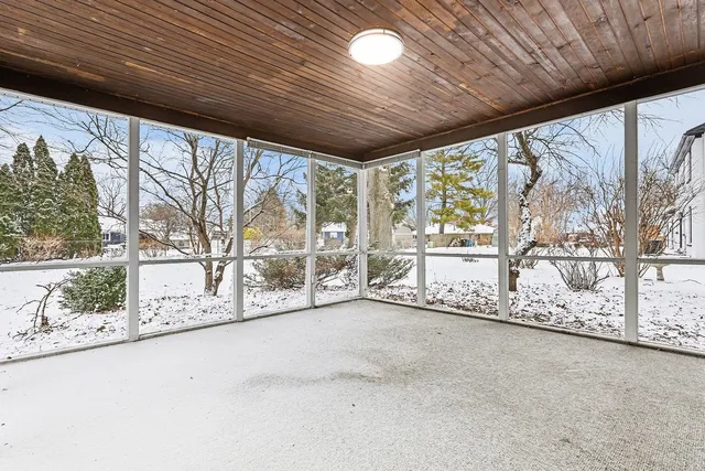 $399,900 | 33 South Canterbury Road, Aurora, IL 60506