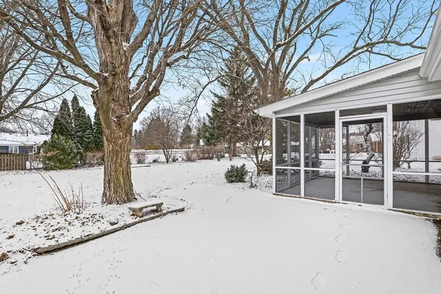 $399,900 | 33 South Canterbury Road, Aurora, IL 60506