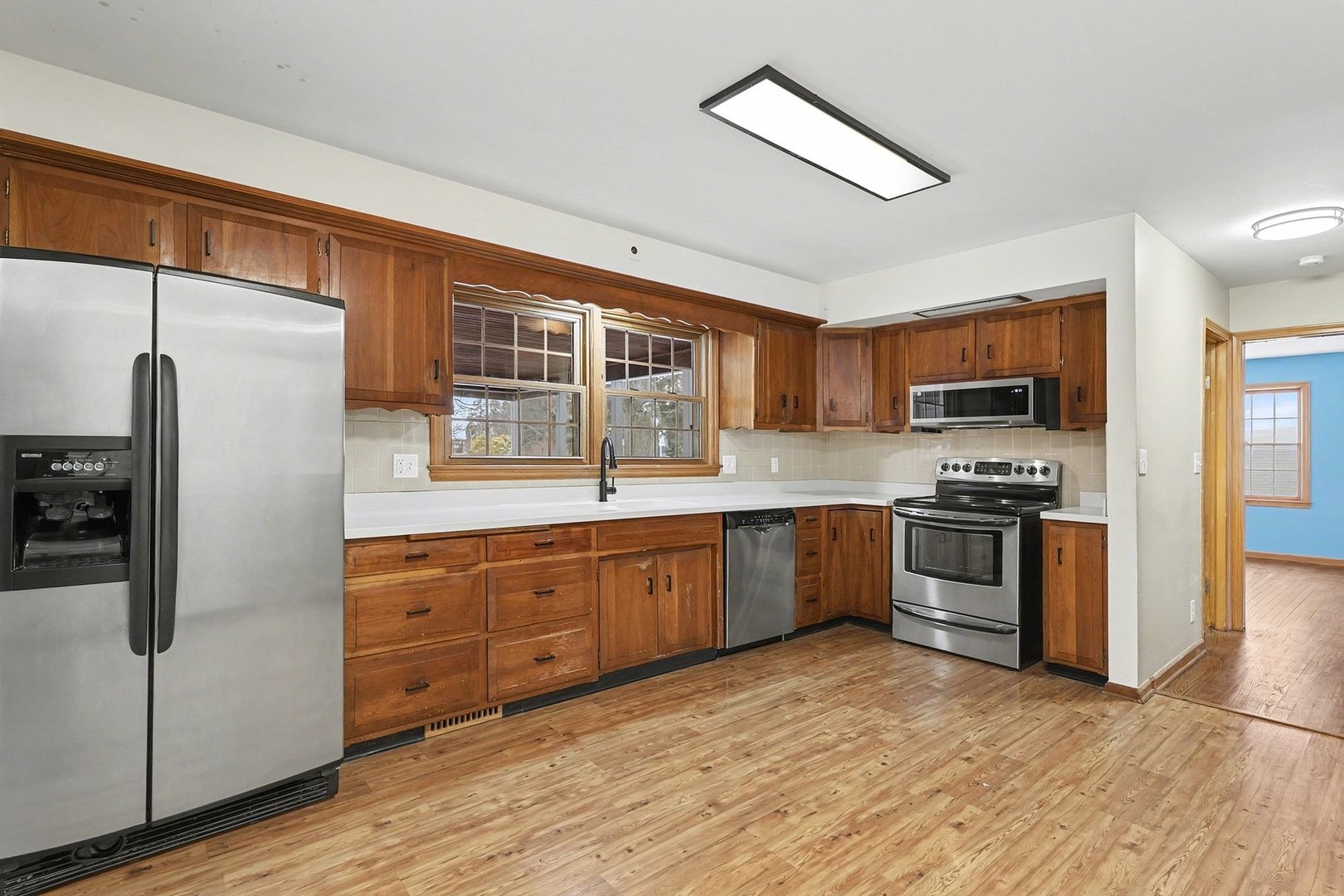 33 South Canterbury Road Aurora, IL 60506 - Photo 5 of 28 a kitchen with granite countertop a refrigerator stove top oven and sink