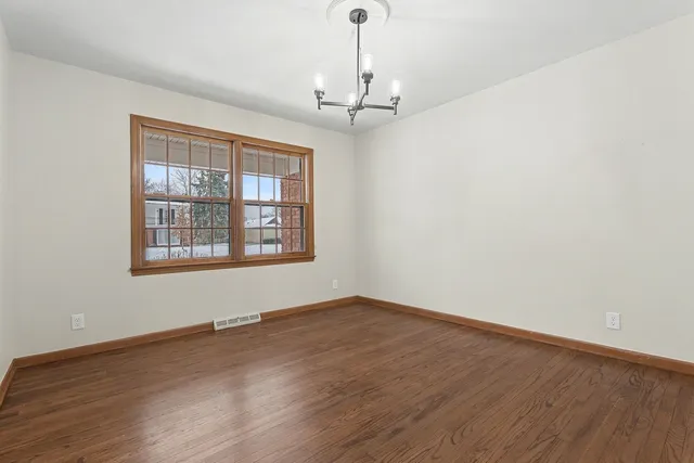 $399,900 | 33 South Canterbury Road, Aurora, IL 60506