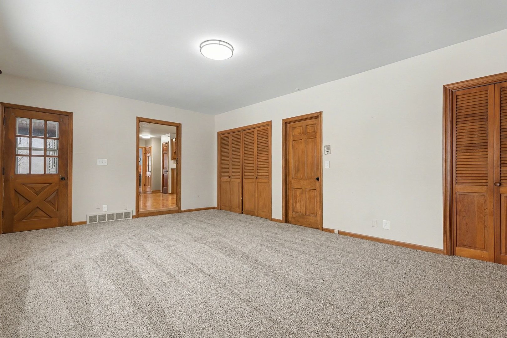 33 South Canterbury Road Aurora, IL 60506 - Photo 10 of 28 an empty room with windows