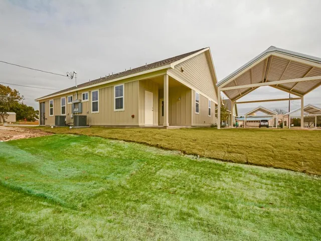 $1,999 | 240 Rose Drive, Unit A, Dripping Springs, TX 78620