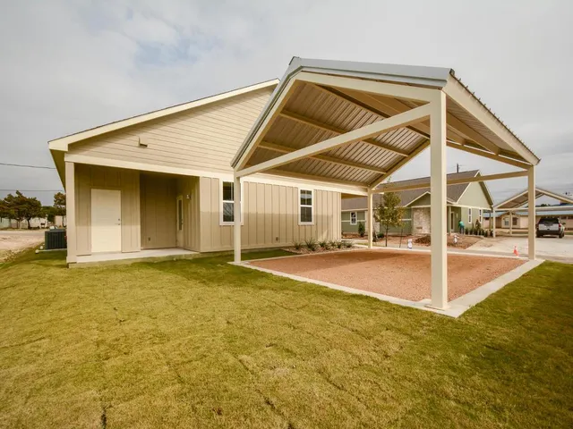 $1,999 | 240 Rose Drive, Unit A, Dripping Springs, TX 78620