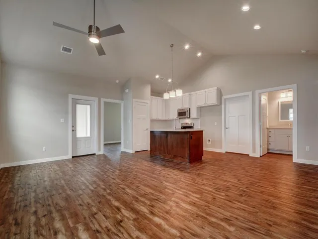 $1,999 | 240 Rose Drive, Unit A, Dripping Springs, TX 78620